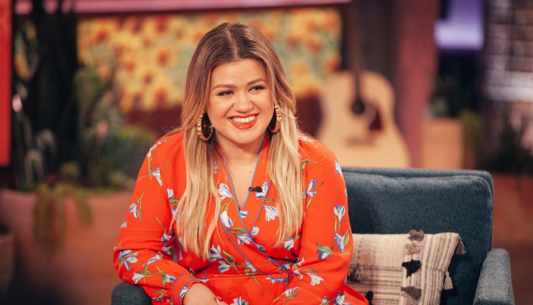 Don’t Let It Get Away: Watch Kelly Clarkson’s Epic Cover of U2’s ‘Beautiful Day’