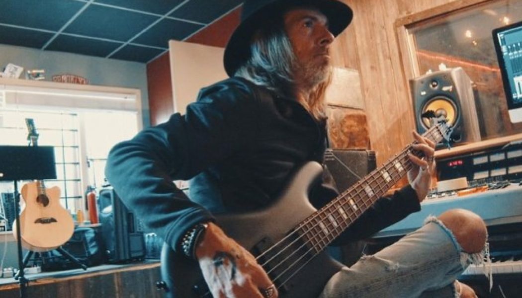 Ex-PANTERA Bassist REX BROWN Is Collaborating With ‘One Of The Best Guitar Players In The Business’ On New Project