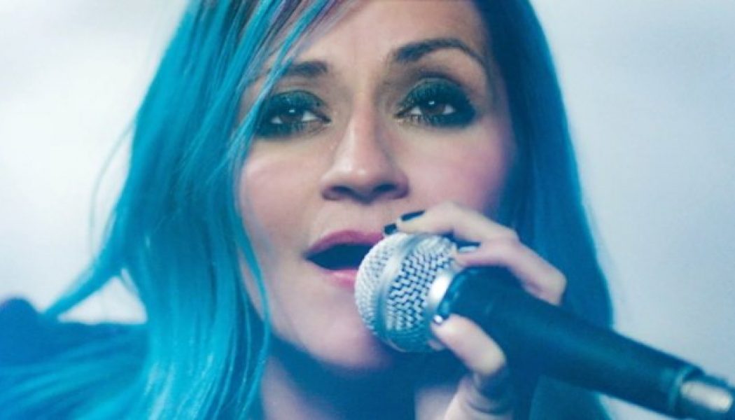 Former FLYLEAF Singer LACEY STURM Collaborates With SKILLET On New Solo Single ‘State Of Me’