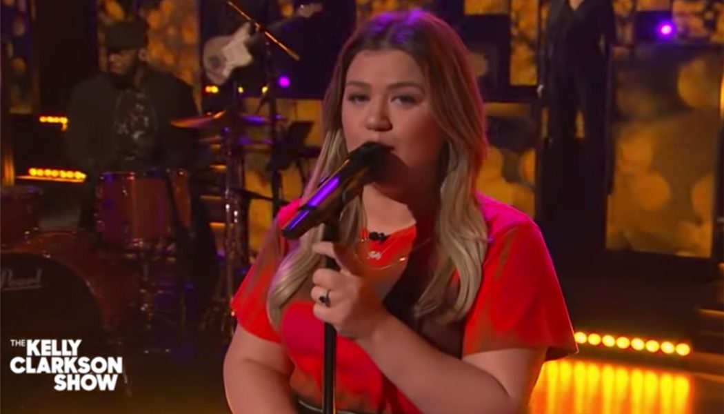 Kelly Clarkson Keeps It in the ‘Voice’ Family With Gwen Stefani-Approved Cover