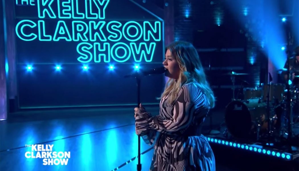 Kelly Clarkson Takes Us on a ‘Runaway Train’ to Nostalgia For Her Soul Asylum Cover