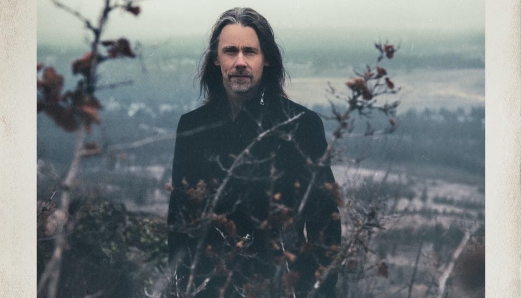 Myles Kennedy (Slash, Alter Bridge) Announces New Solo Album, Shares Single “In Stride”: Stream