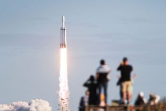 NASA picks SpaceX’s Falcon Heavy to launch two key pieces of the Lunar Gateway