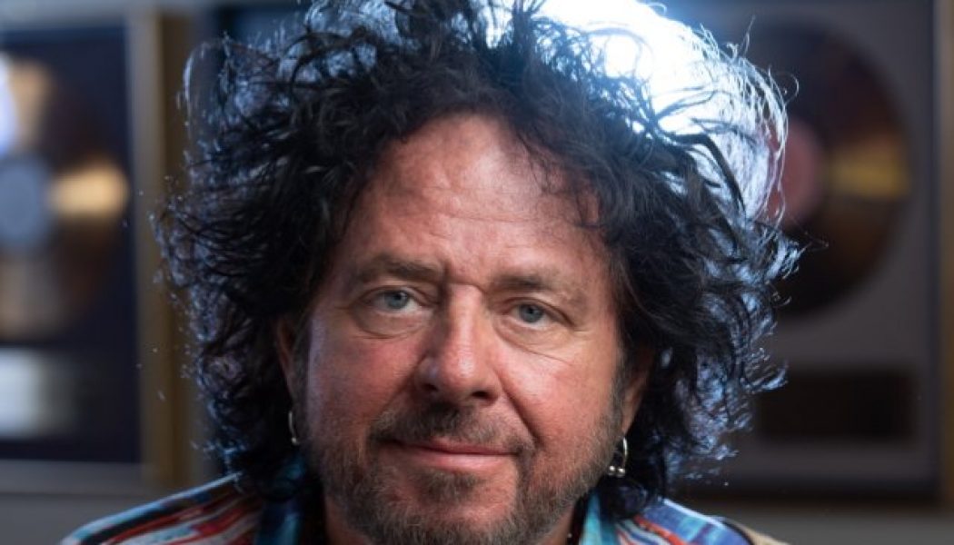 STEVE LUKATHER On TOTO’s Future: ‘We’ve Paid For The Name; Let’s F**kin’ Use The Name’