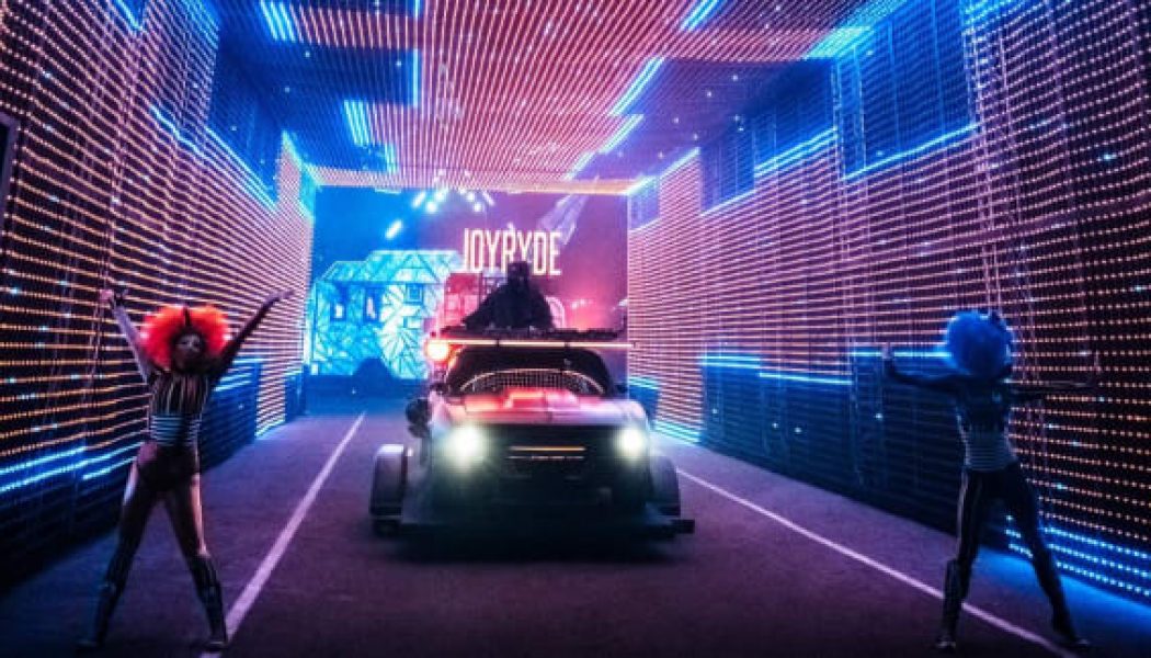 [WATCH] JOYRYDE Drops Set from Back of Car Moving Through Insomniac’s Electric Mile