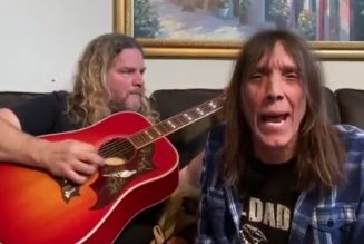 Watch TESLA’s FRANK HANNON And JEFF KEITH Perform Acoustic Version Of ‘Stir It Up’