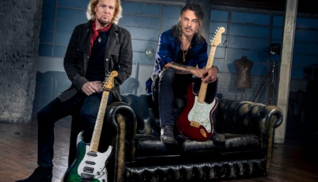 ADRIAN SMITH + RICHIE KOTZEN: Behind-The-Scenes Video On Making Of Debut Album