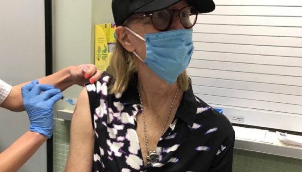 AEROSMITH Bassist Receives Second Dose Of COVID-19 Vaccine: ‘I’m Invincible!’