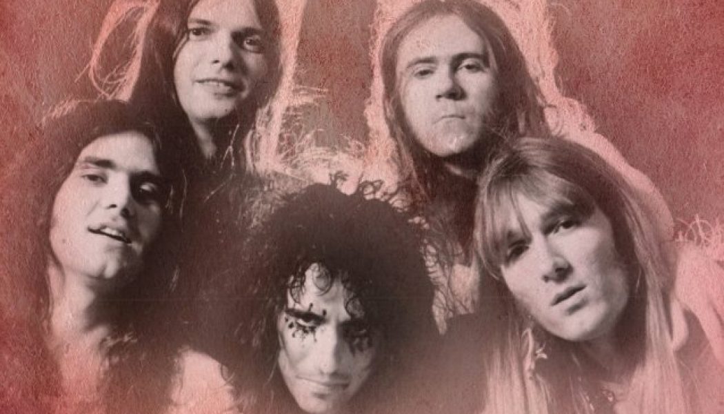 ALICE COOPER: ‘In The 1970s’ Book Due In May