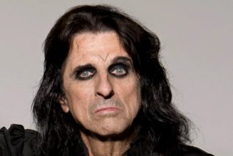 ALICE COOPER Looks Back On METALLICA’s GRAMMY Loss To JETHRO TULL: I Thought They Handed Me The Wrong Envelope