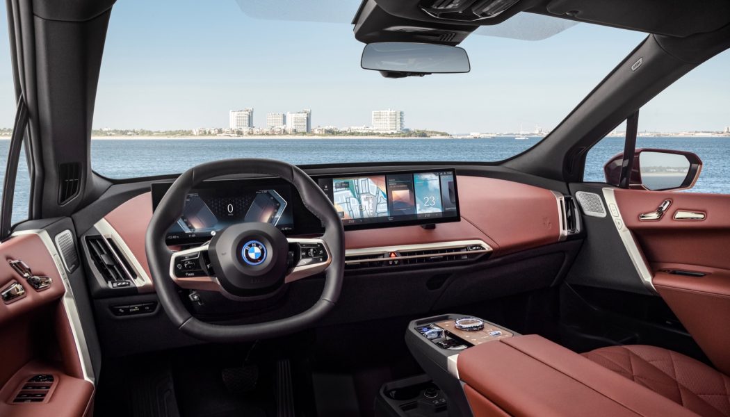 BMW’s new curved iDrive display is a ‘major step’ toward autonomous driving