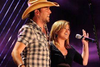 Chart Rewind: In 2011, Jason Aldean & Kelly Clarkson Began Their ‘Stay’ at No. 1