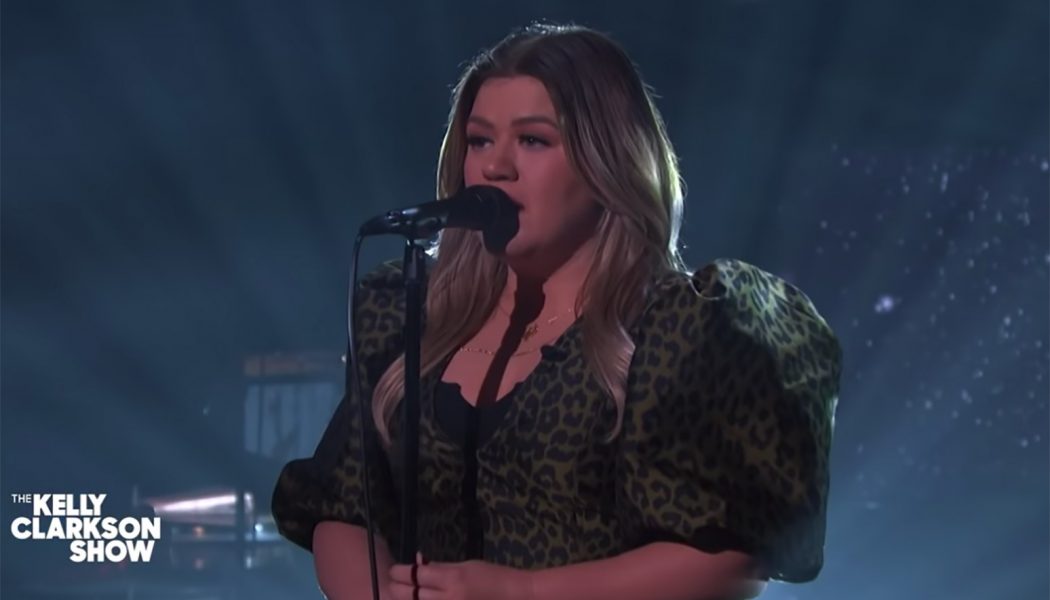 Kelly Clarkson Has Us ‘Weak’ in the Knees Over Her SWV Cover