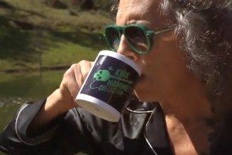 METALLICA’s KIRK HAMMETT Creates Coffee Blend Inspired By PETER GREEN’s ‘Greeny’ Guitar