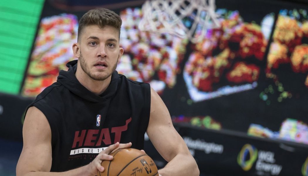 Miami Heat suspends Meyers Leonard for using slur during Twitch stream