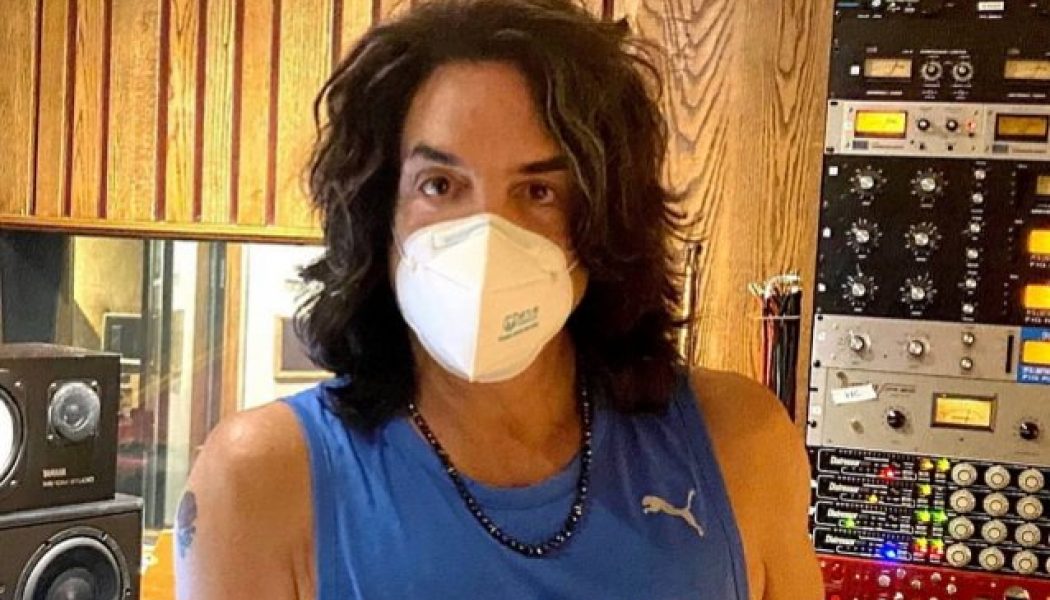 PAUL STANLEY: ‘It’s Unfortunate That Some People Are Vehemently Against’ Wearing Masks