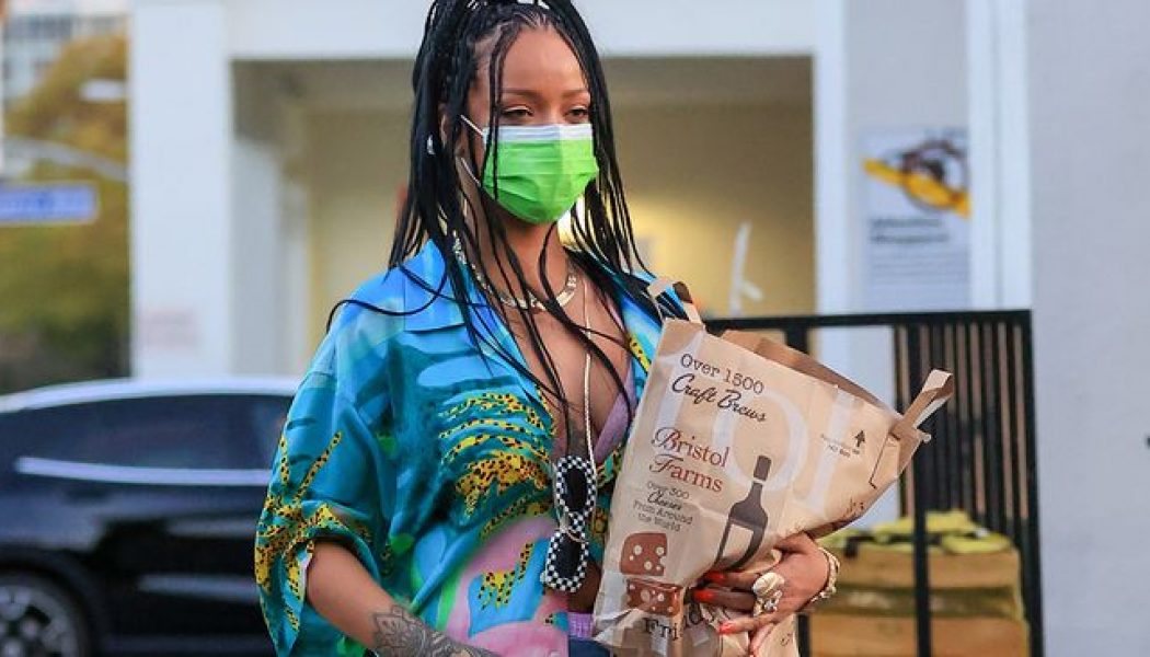 Rihanna Just Wore the Perfect ‘It’s Summer!’ Outfit