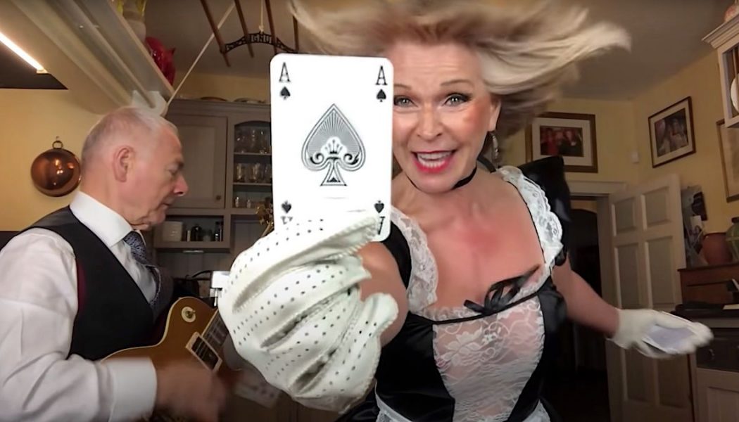 Robert Fripp and Toyah Deal Out Motörhead’s “Ace of Spades”: Watch