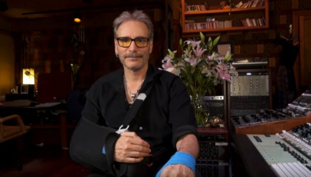 STEVE VAI Promises Exclusive Listening Parties And Guitar Technique Tips On His Patreon Page