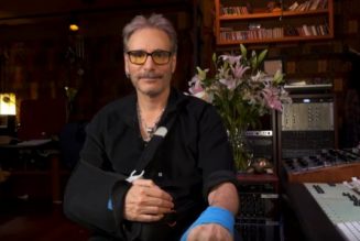 STEVE VAI Promises Exclusive Listening Parties And Guitar Technique Tips On His Patreon Page