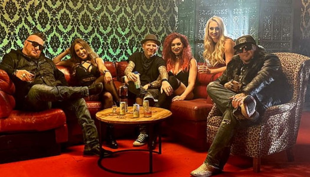 Watch COREY TAYLOR Rap In MOONSHINE BANDITS’ ‘Live The Madness’ Video