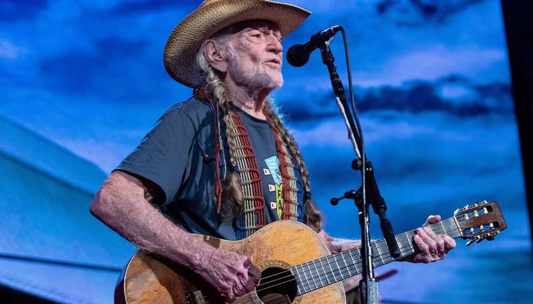 Willie Nelson’s ‘That’s Life’ Debuts at No. 1 on Jazz Albums Chart