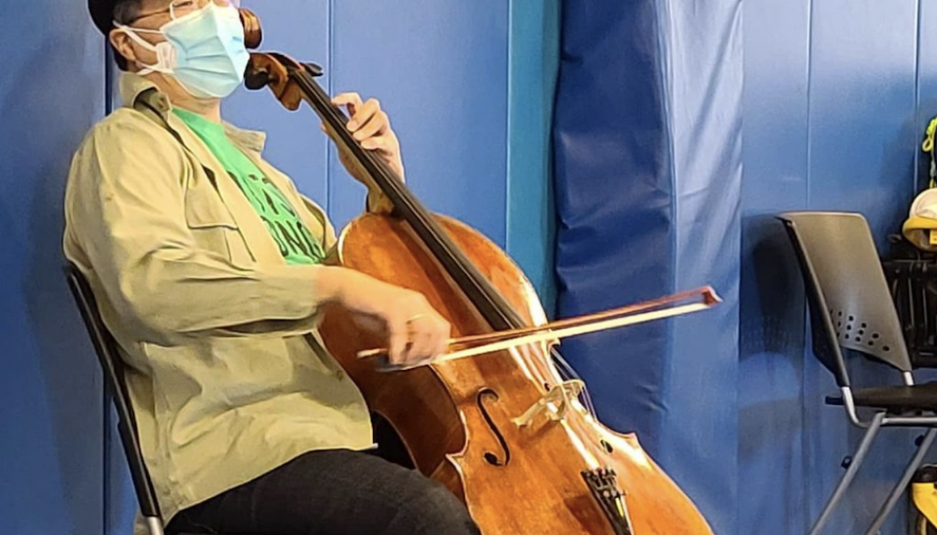 Yo-Yo Ma Plays Concert in Clinic After Receiving COVID-19 Vaccine