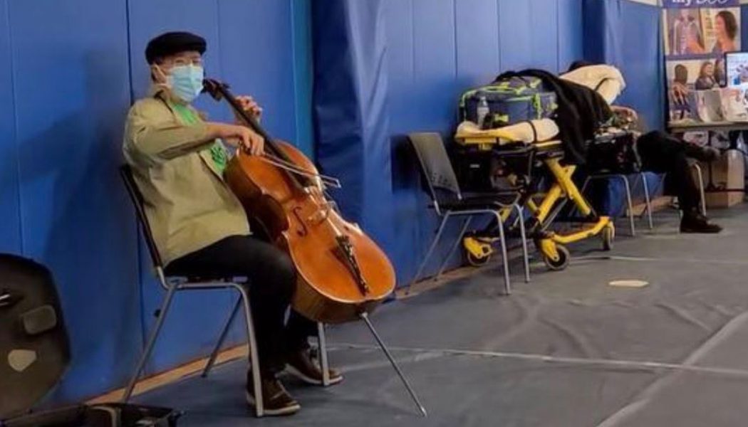 Yo-Yo Ma Plays Concert in Observation Area After Receiving COVID-19 Vaccine