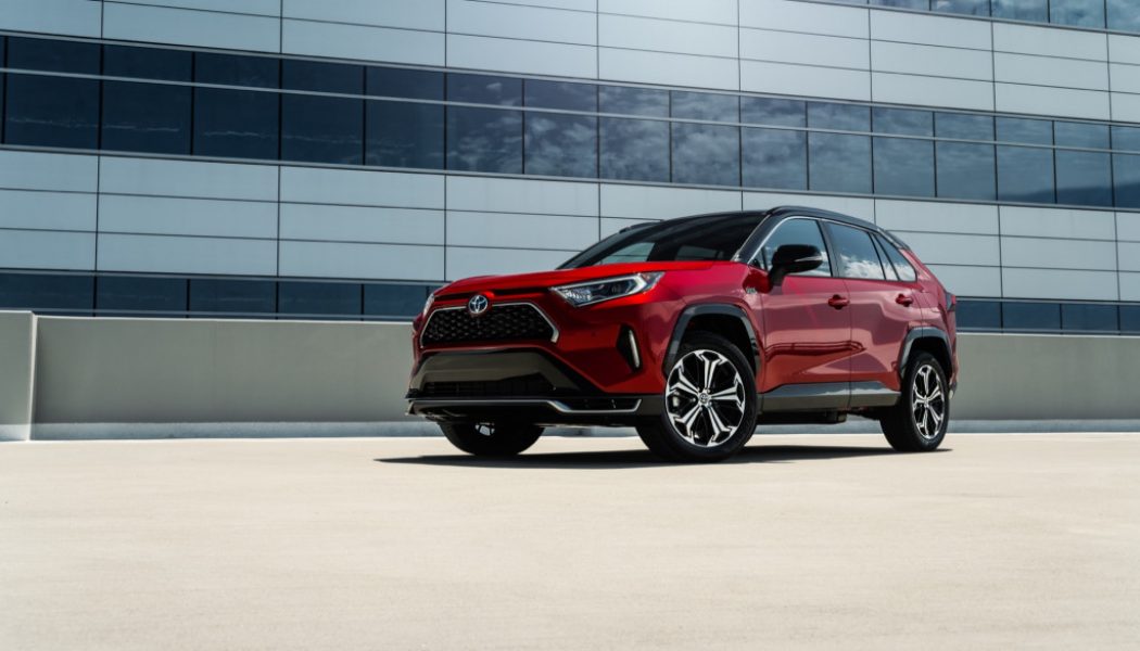 2021 Mitsubishi Outlander PHEV vs. Toyota RAV4 Prime: Plug-In the EV Gap