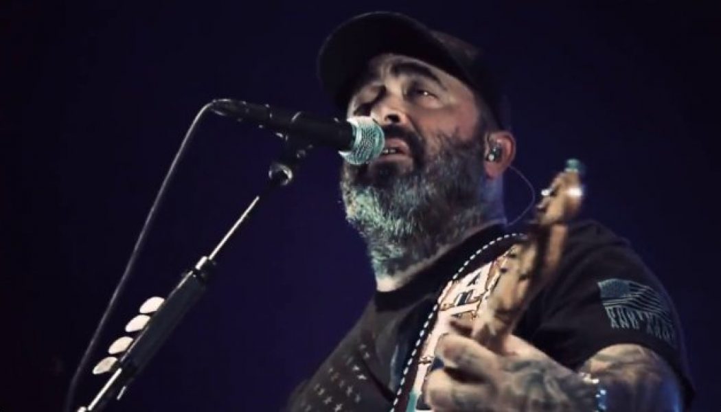 AARON LEWIS Talks Progress Of New STAIND Studio Album, Upcoming Solo Music