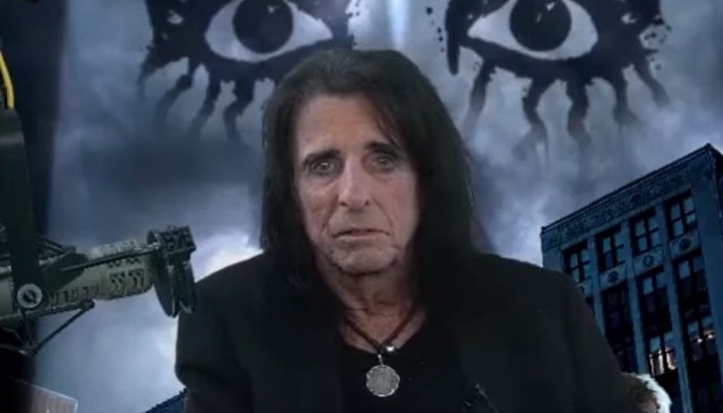 ALICE COOPER Says He Had His First Drug Experience With JIMI HENDRIX