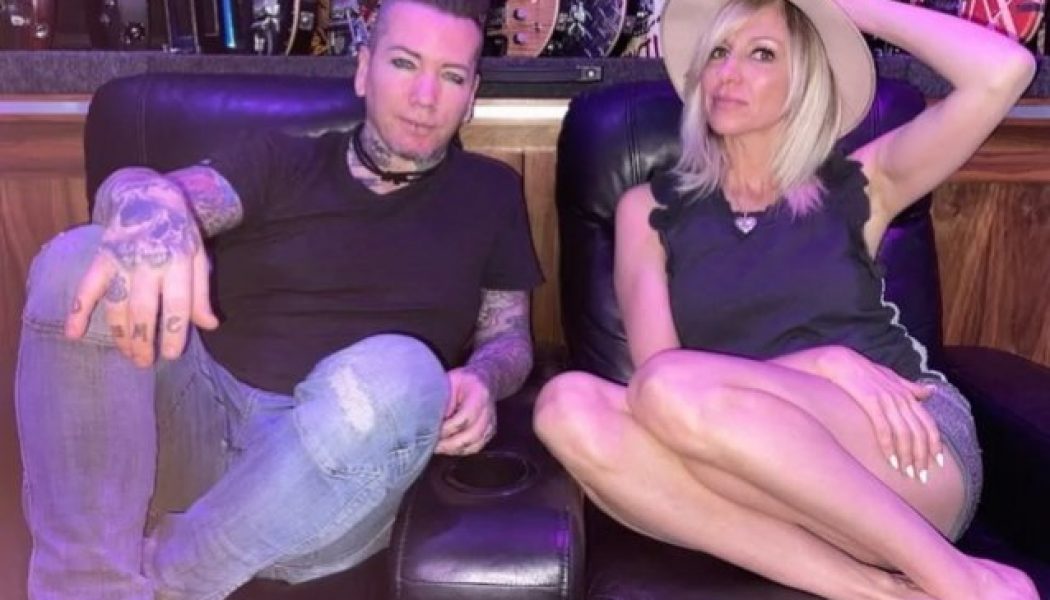 Ex-GUNS N’ ROSES Guitarist DJ ASHBA Is Collaborating With 1980s Pop Star DEBBIE GIBSON