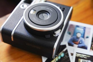 Fujifilm’s new Instax Mini 40 is a $100 vintage-looking toy