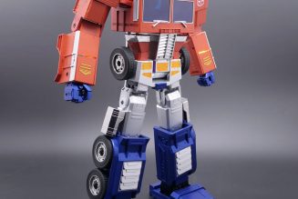 Hasbro’s new $700 Optimus Prime toy can finally transform all on its own