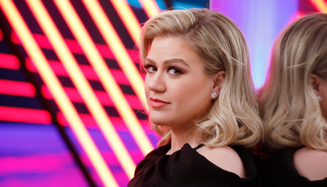 Kelly Clarkson Is ‘Stressed’ Making a Tough Call on ‘The Voice’ Knockout: Watch