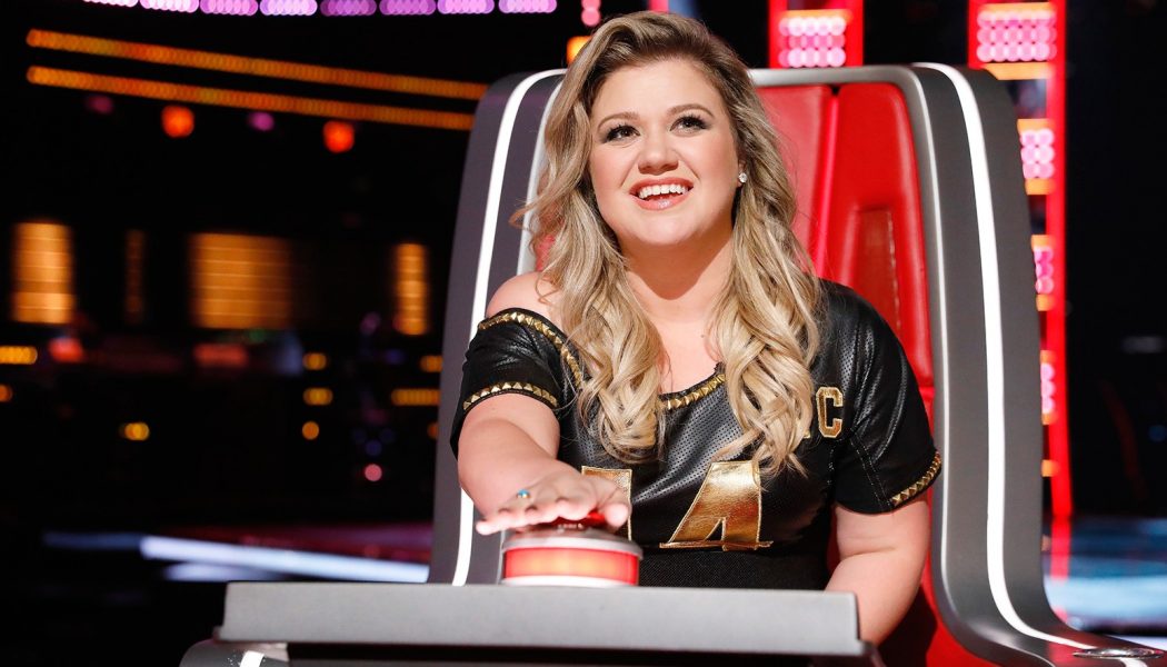 Kelly Clarkson Reveals the One Song She’s ‘Afraid to Cover’