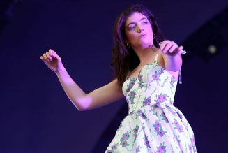 Lorde Covers Bruce Springsteen, Sips Whiskey From A Piano Bench In New Zealand