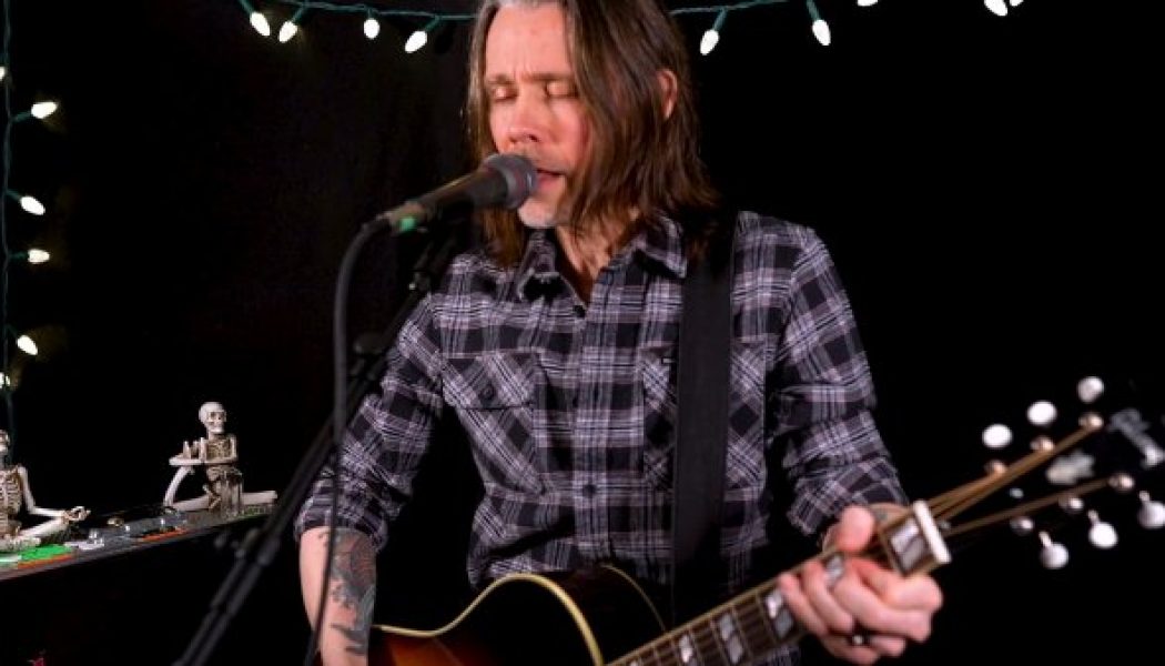 MYLES KENNEDY Performs Acoustic Versions Of Two New Songs For HARDDRIVE RADIO (Video)