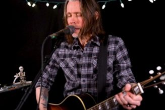 MYLES KENNEDY Performs Acoustic Versions Of Two New Songs For HARDDRIVE RADIO (Video)