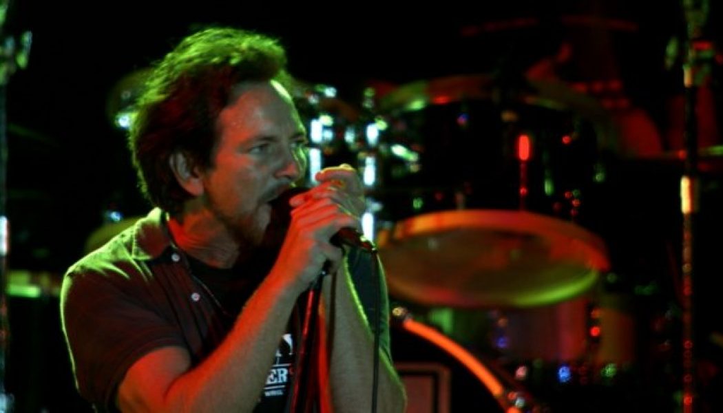 PEARL JAM To Launch AXS TV’s ‘Long Live The 90s’ Limited Concert Series