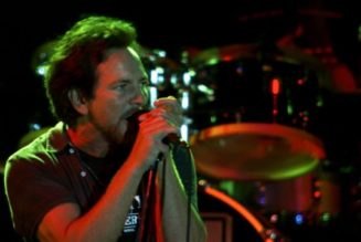 PEARL JAM To Launch AXS TV’s ‘Long Live The 90s’ Limited Concert Series