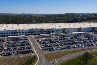 Public vote counting starts for Amazon union drive in Alabama