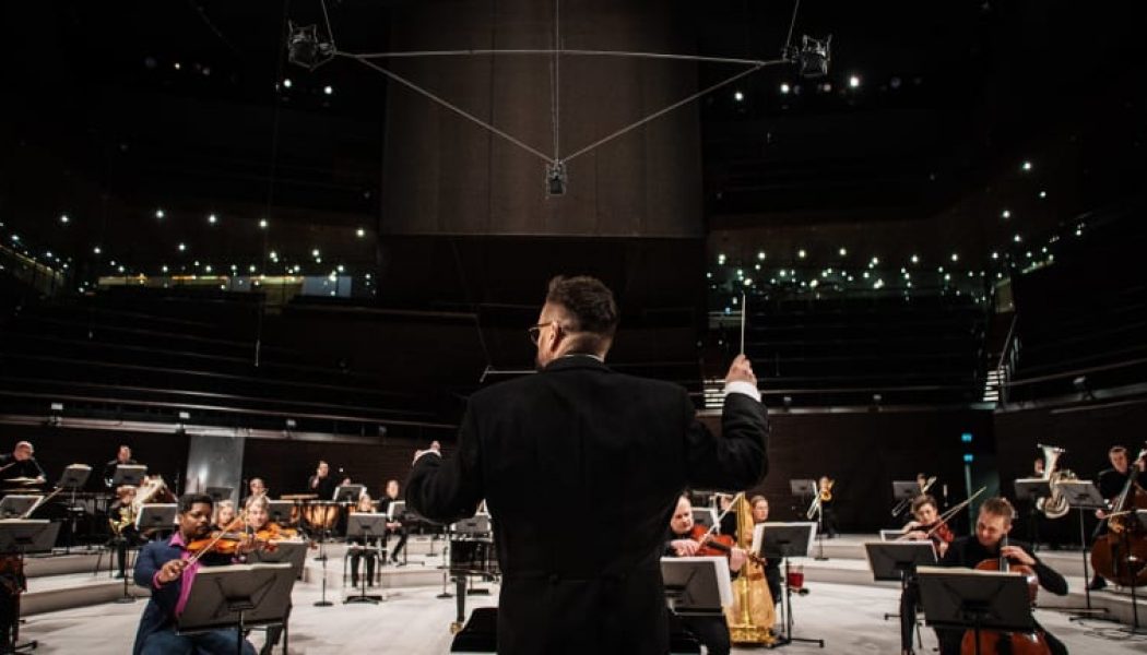 Symphony Orchestra Recreates Darude’s “Sandstorm” to Fight Climate Change: Watch