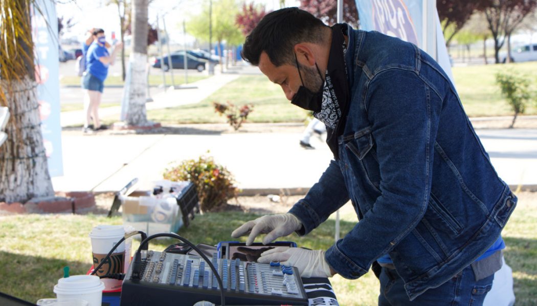 This DJ Travels From Farm to Farm to Educate About Vaccinations