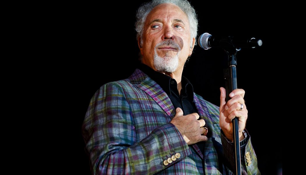 Tom Jones on Track For U.K. No. 1 With ‘Surrounded By Time’