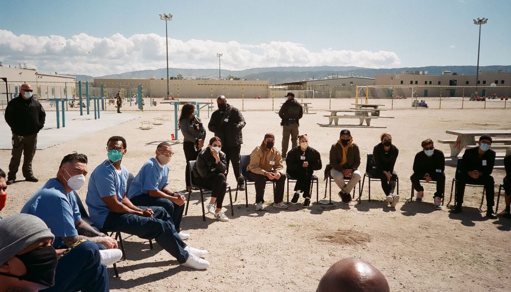 Watch Justin Bieber Perform ‘Lonely’ for Inmates During California Prison Visit