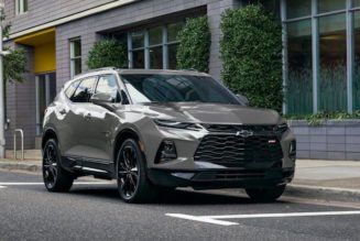 2022 Chevrolet Blazer Drops Base Engine, Gains Style