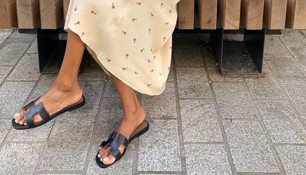 6 Things Fashion Experts Look For When They’re Sandal Shopping