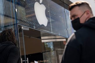 Apple reportedly will continue to require masks in its US retail stores