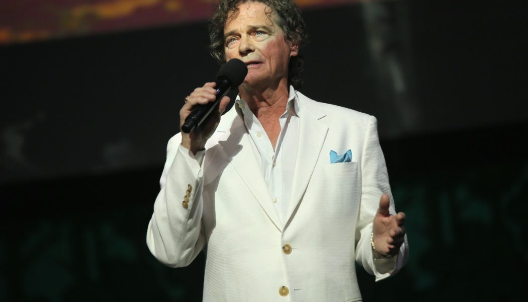 B.J. Thomas’ Biggest Billboard Hits: ‘Raindrops Keep Fallin’ on My Head’ & More